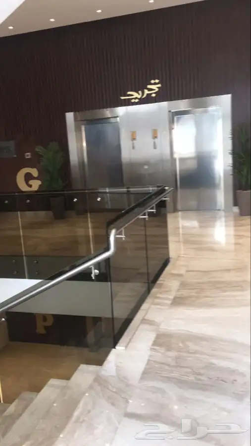 زجاج سكريت  قواطع مكتبية  شاوارات حمام  درابزين  الومنيوم   6