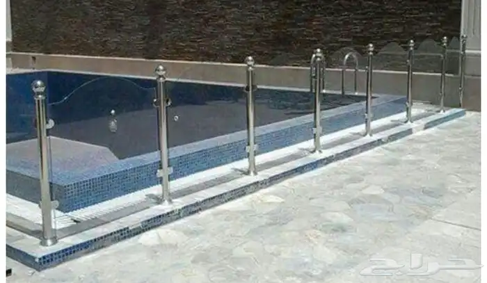 زجاج سكريت  قواطع مكتبية  شاوارات حمام  درابزين  الومنيوم   5