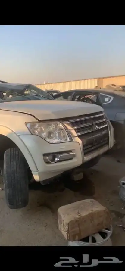 قطع غيار ميتسوبيشي باجيرو مصدوم. قطع غيار تشليح فقط 0