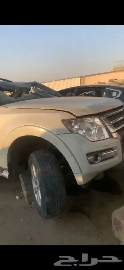 قطع غيار ميتسوبيشي باجيرو مصدوم. قطع غيار تشليح فقط 2