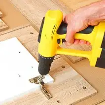 فني تركيب اثاث وستائر بالرياض 0506821878 0