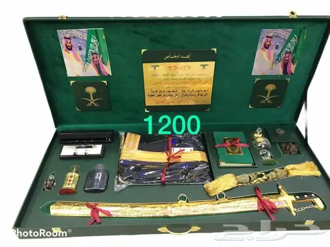 هدية درع سيوف بشت عود وعطر زوج سيف دمشقي بشوت 6