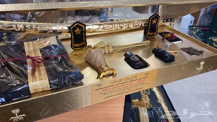 هدية درع سيوف بشت عود وعطر زوج سيف دمشقي بشوت 4