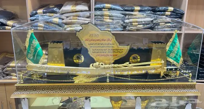 هدية رجال بشت شتوي سيف درع عطر ساعة زوج 2