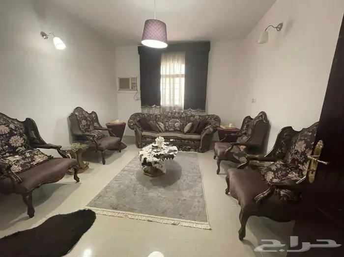 كنب المطلق 5 قطع مع الطاولات للبيع 3