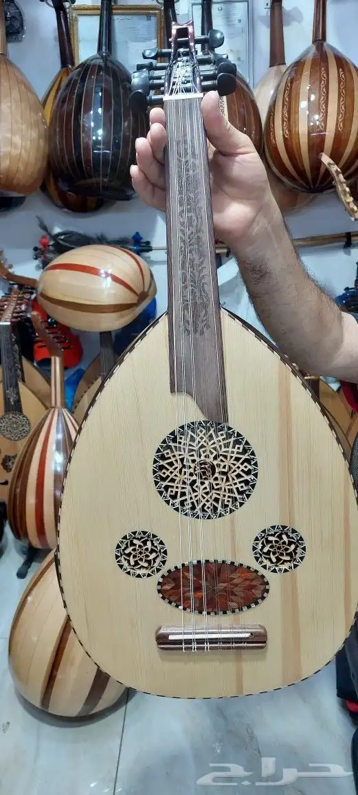 آلة العود الموسيقي كهربائي للصانع مراد التركي 1