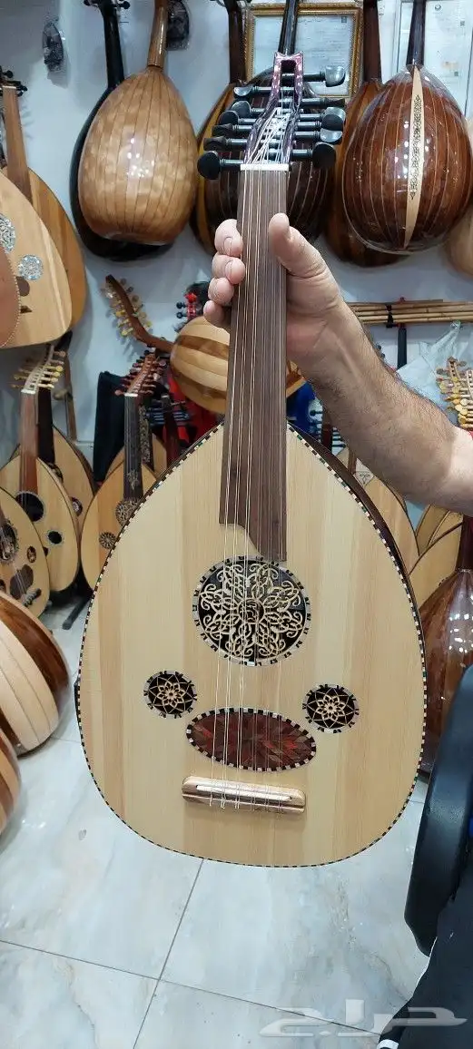 آلة العود الموسيقي كهربائي للصانع مراد التركي 12