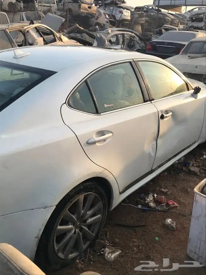 قطع غيار تشليح لكزس is 250 موديل 2008 3