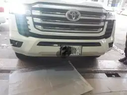 يتوفر جميع قطع الشاص والجيب 0