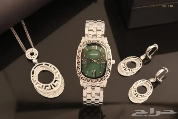 ساعات واطقم شوزات وشنط بسعر الجمله هدايا نسائيه 54