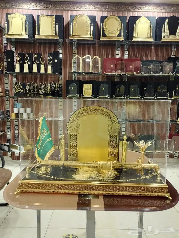 صناديق دروع اكريليك حجم كبير بغطاء شفاف 1
