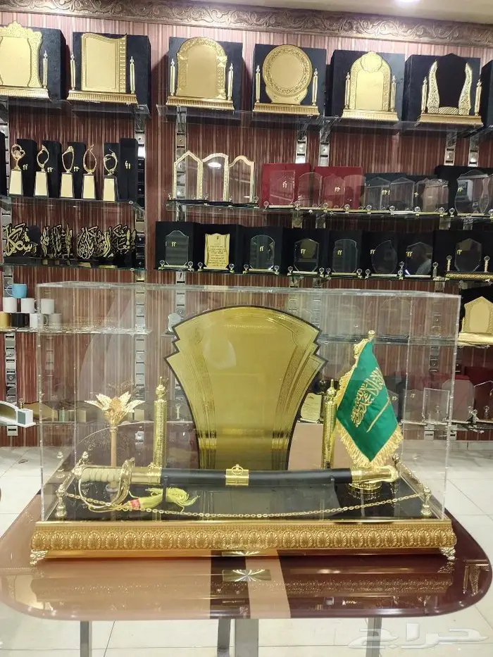 صناديق دروع اكريليك حجم كبير بغطاء شفاف 2