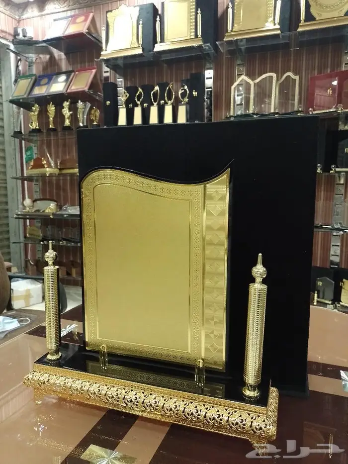 دروع اكريليلك حجم كبير بعلبه قطيفة 4