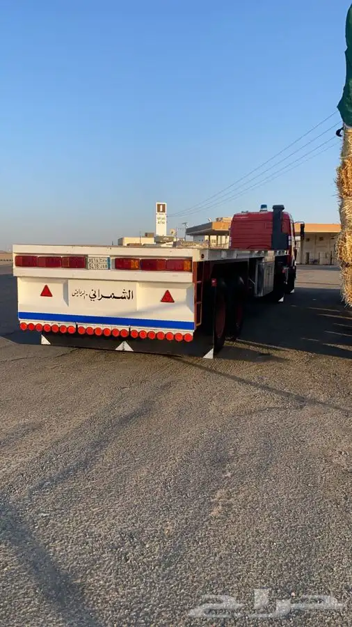 تريلا سطحة متواجده في بريده لنقل الصوامع والطحين والكافي و 1
