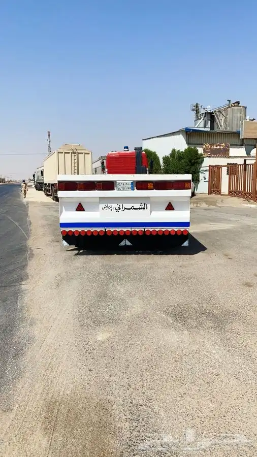 تريلا سطحة متواجده في بريده لنقل الصوامع والطحين والكافي و 2