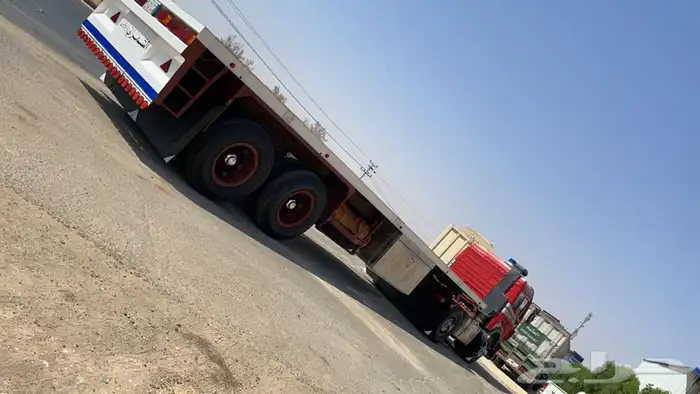 تريلا سطحة متواجده في بريده لنقل الصوامع والطحين والكافي و 3