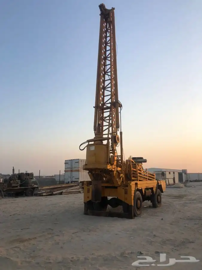 حفار قواعد نوع ايطالي معه مواسير 1