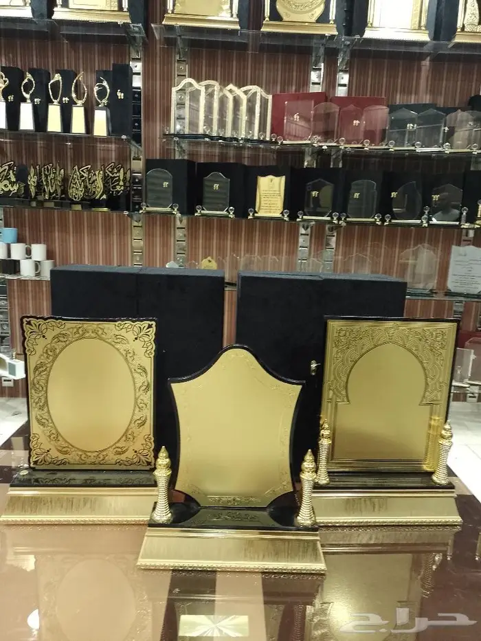درع اكريليك بعلبة قطيفة 3