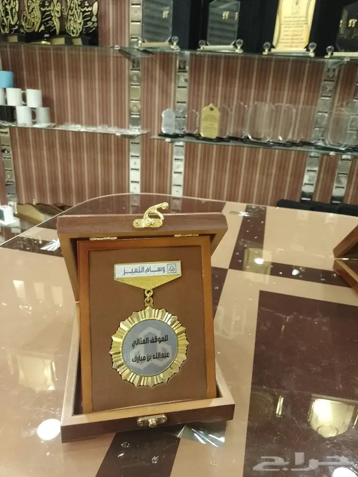 أوسمة متنوعة مع الكتابة حسب الطلب 0