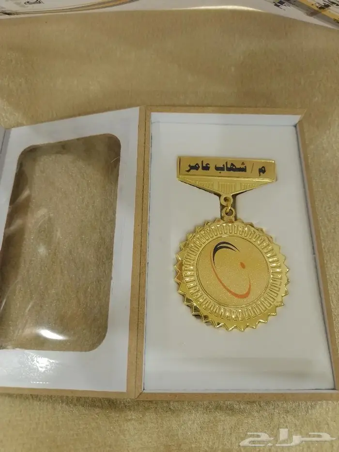 أوسمة متنوعة مع الكتابة حسب الطلب 5