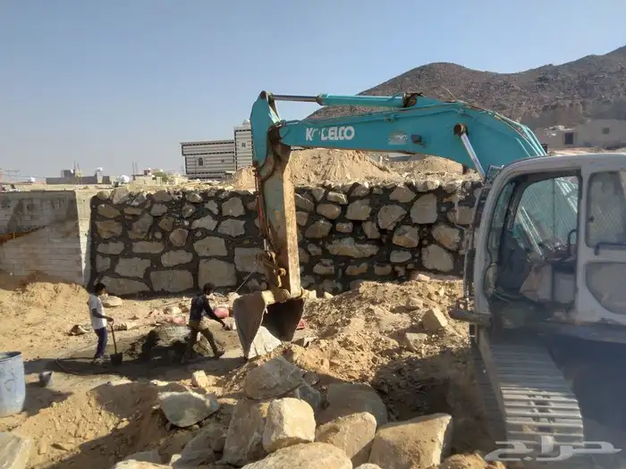 معلم حجر وبوكلين للايجار وتخريم صخور 0