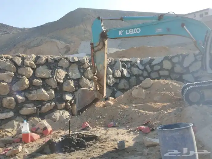 معلم حجر وبوكلين للايجار وتخريم صخور 3