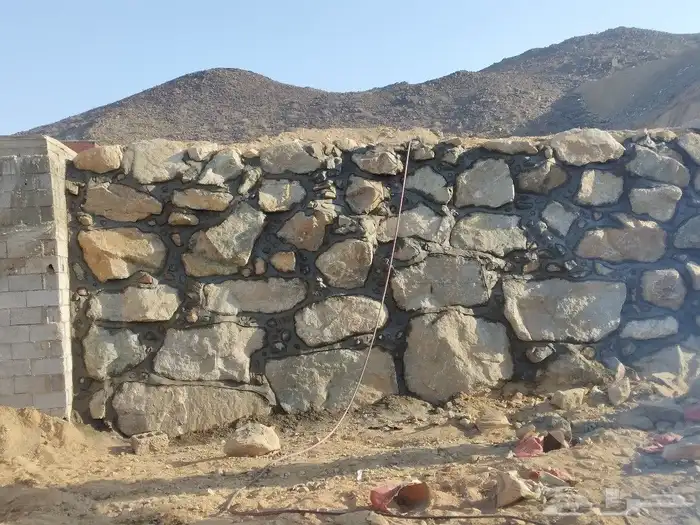 معلم حجر وبوكلين للايجار وتخريم صخور 1