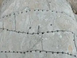 معلم حجر وبوكلين للايجار وتخريم صخور 10