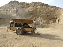 معلم حجر وبوكلين للايجار وتخريم صخور 6