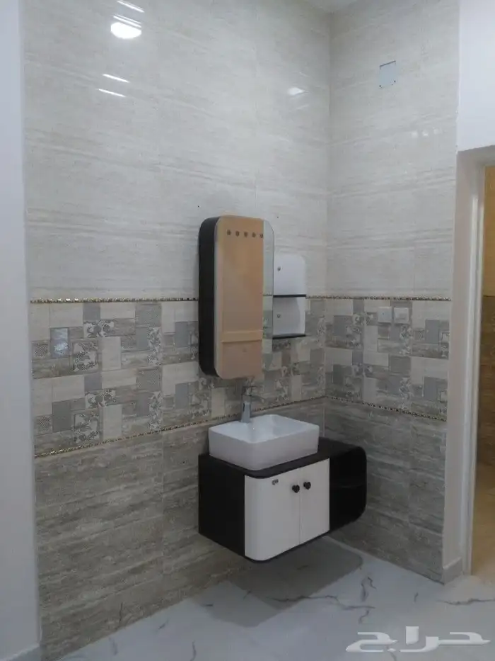 مشرف   معماري صاحب خبره 8