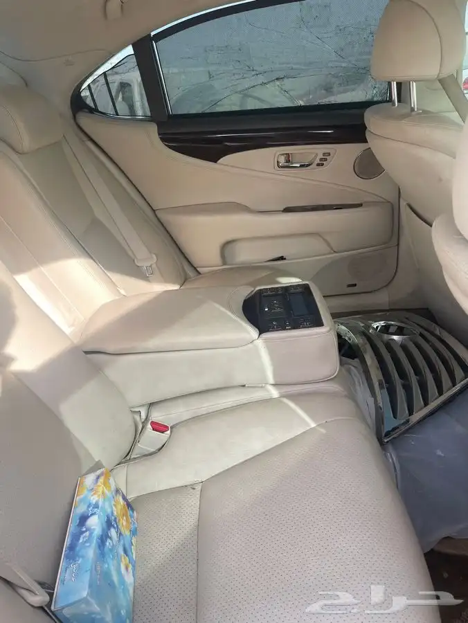 لكزس 460 LS مصدووم للبيع قطع غيار فقط 7