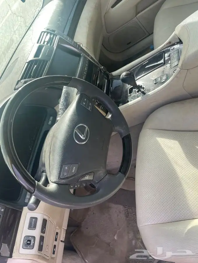 لكزس 460 LS مصدووم للبيع قطع غيار فقط 4