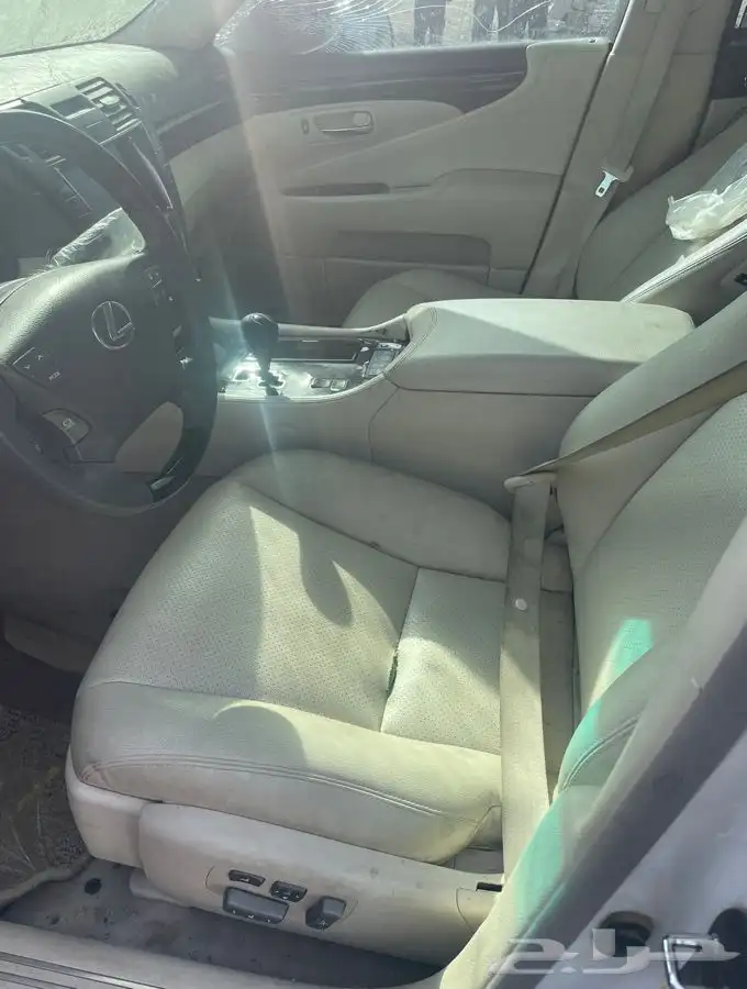 لكزس 460 LS مصدووم للبيع قطع غيار فقط 5