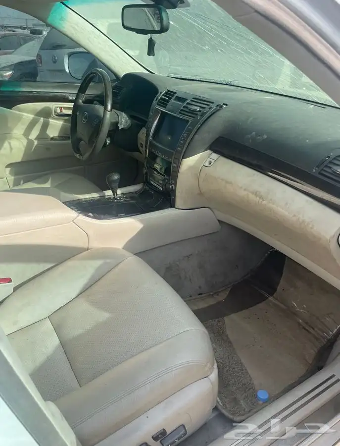 لكزس 460 LS مصدووم للبيع قطع غيار فقط 6