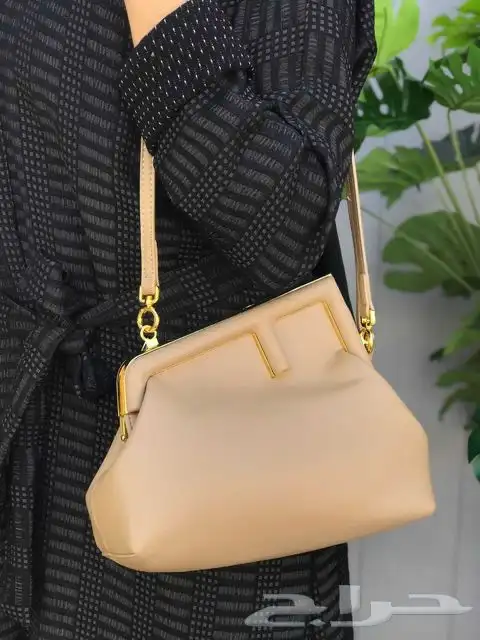 اقلام كارتير واساور لويس وشنط 17