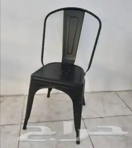 كراسي حديد بألوانها وأشكالها المناسبة 0