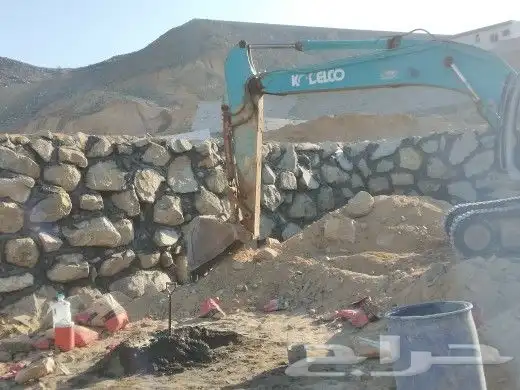 معلم حجر وبوكلين للايجار وتخريم صخور 1