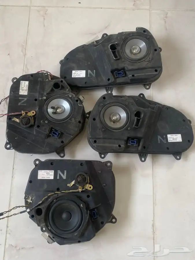 سماعات لكزس 400 للبيع موديل 99 0