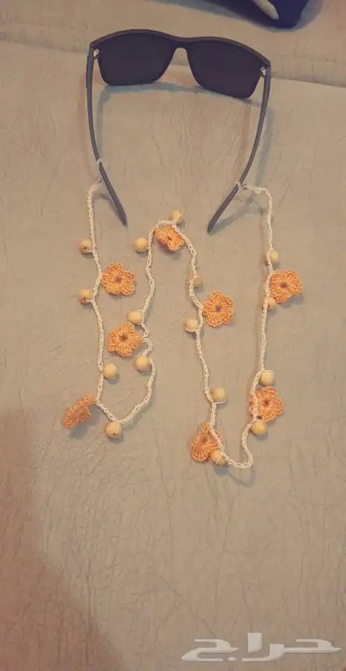 تعليقة للنظارات 2