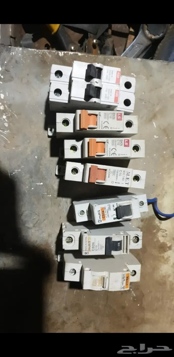 قواطع كهربائية العدد 1650 حبة 0