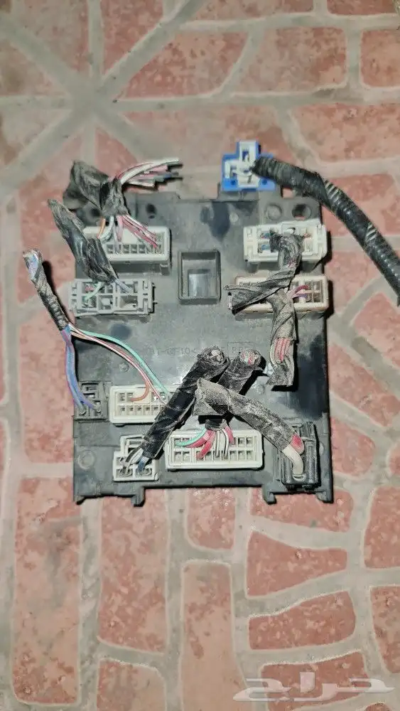 قطع غيارمتفرقه لسيارات تويوتا اصلي مخزن قديم 75