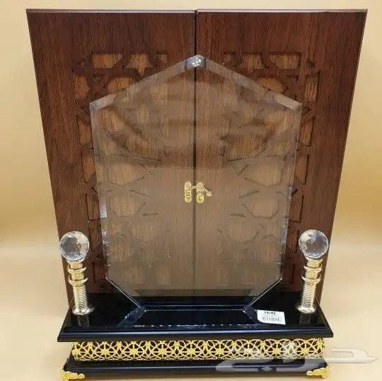 دروع وكؤوس تذكارية 38