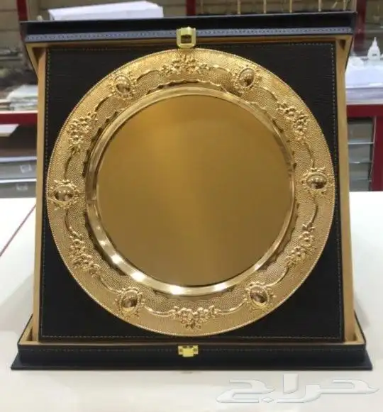 دروع وكؤوس تذكارية 10