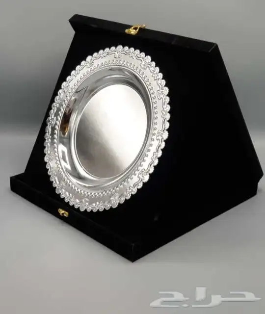 دروع وكؤوس تذكارية 17