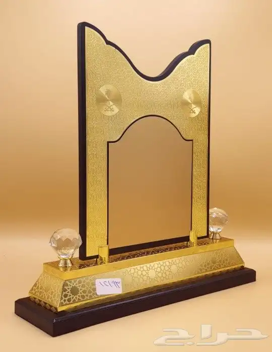 دروع وكؤوس تذكارية 24