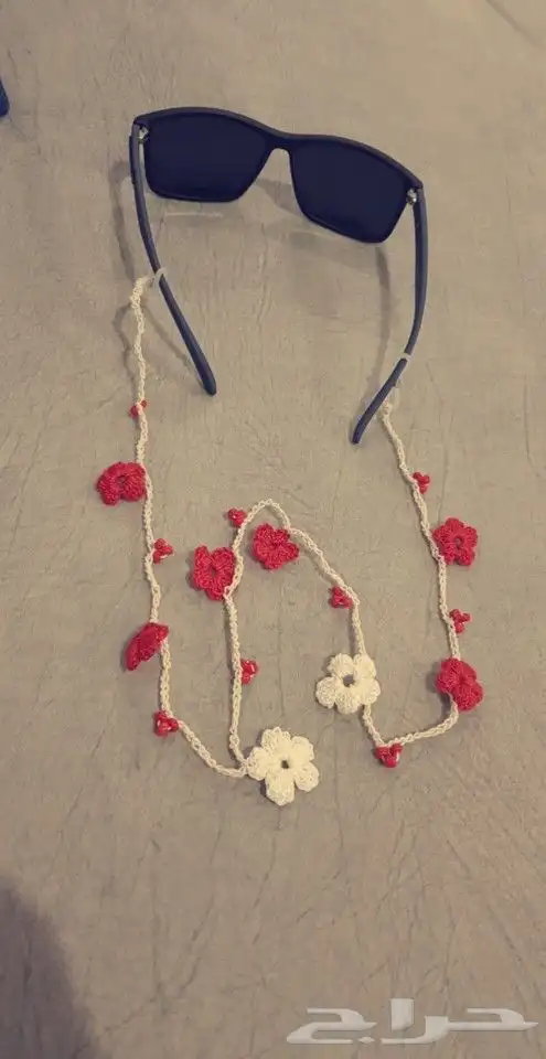 تعليقة للنظارات 4