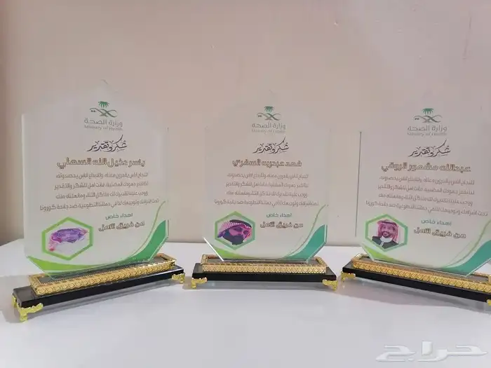 دروع للمتميزين والمتقاعدين 23