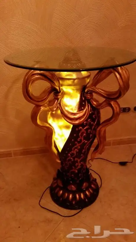 طاوله ميماره فاخرة بداخلها اضاءة من سنتربونت 2