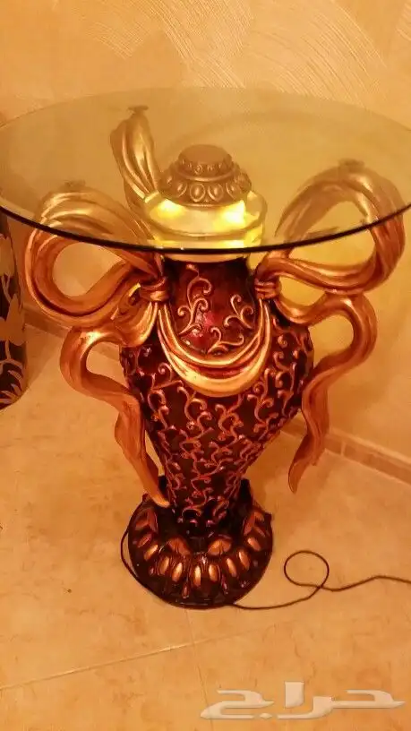 طاوله ميماره فاخرة بداخلها اضاءة من سنتربونت 0