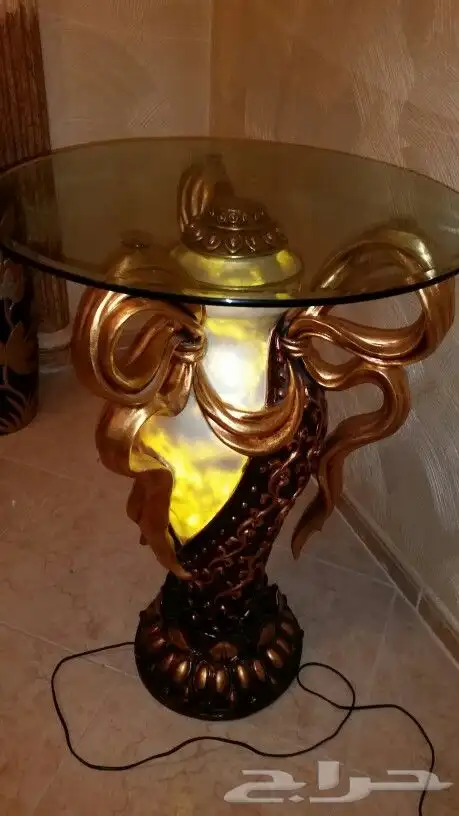 طاوله ميماره فاخرة بداخلها اضاءة من سنتربونت 4